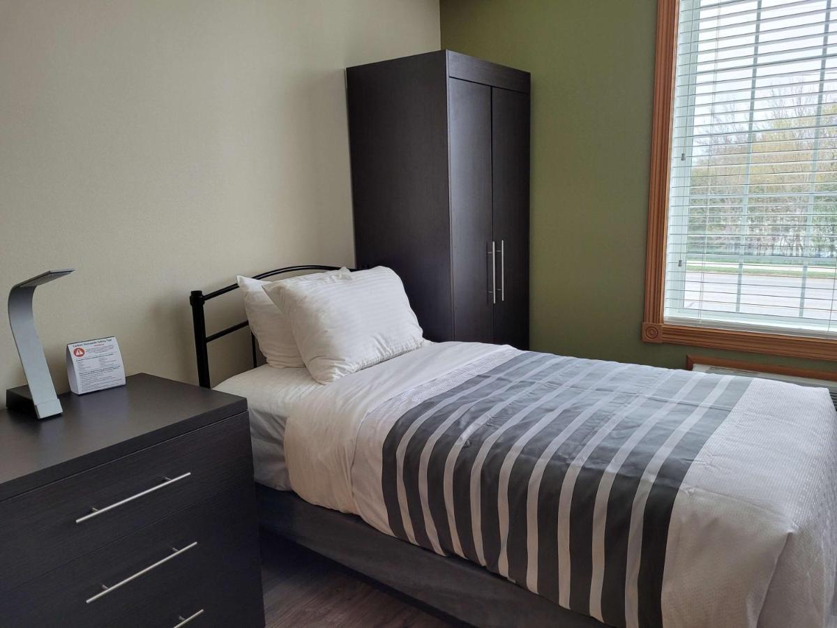 Surestay Plus Hotel By Best Western Кинкардин Экстерьер фото