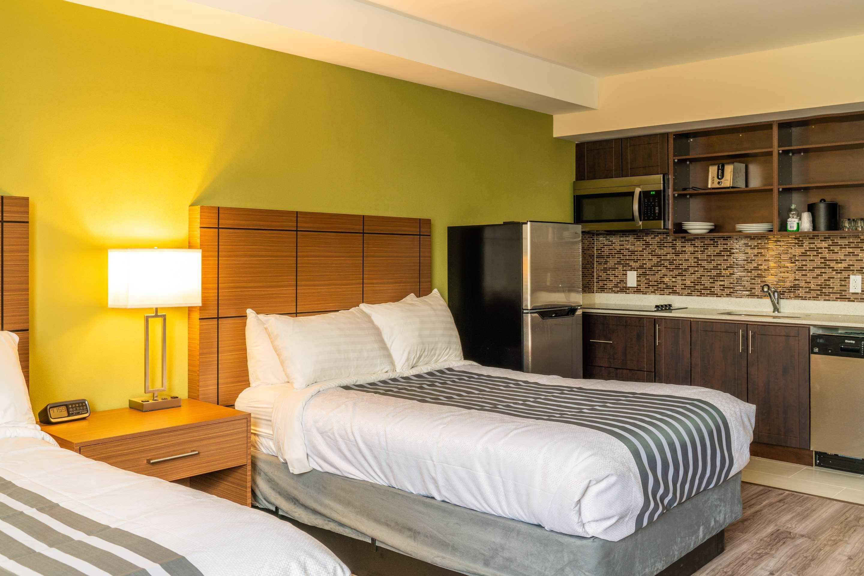 Surestay Plus Hotel By Best Western Кинкардин Экстерьер фото