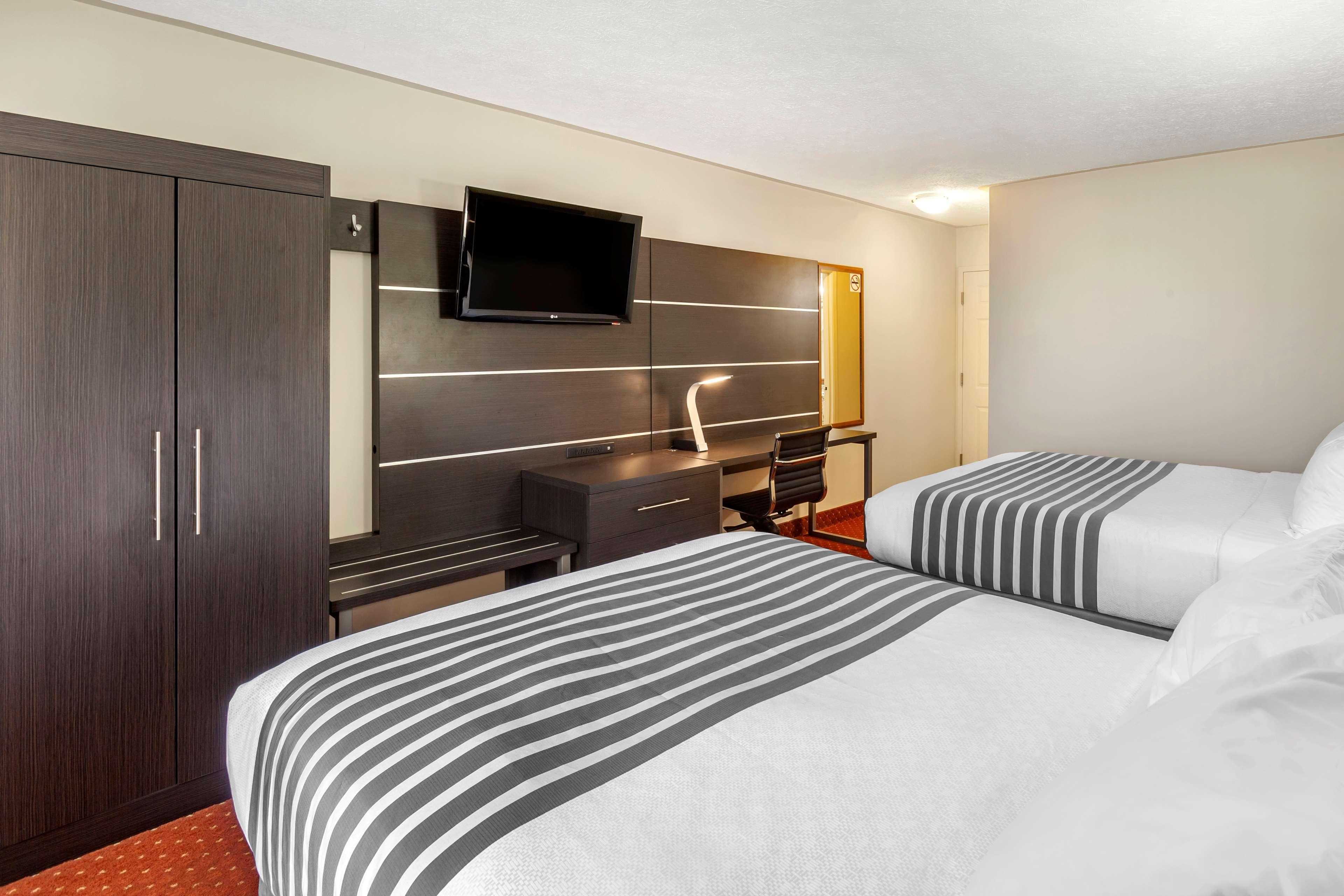 Surestay Plus Hotel By Best Western Кинкардин Экстерьер фото