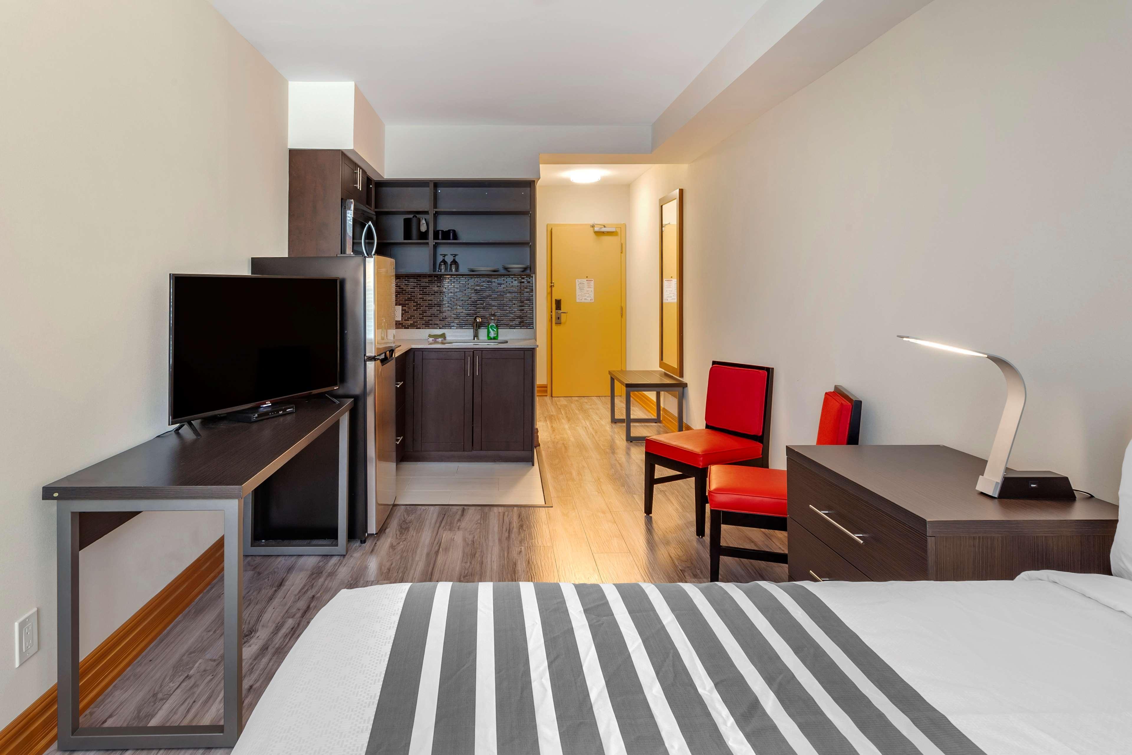 Surestay Plus Hotel By Best Western Кинкардин Экстерьер фото