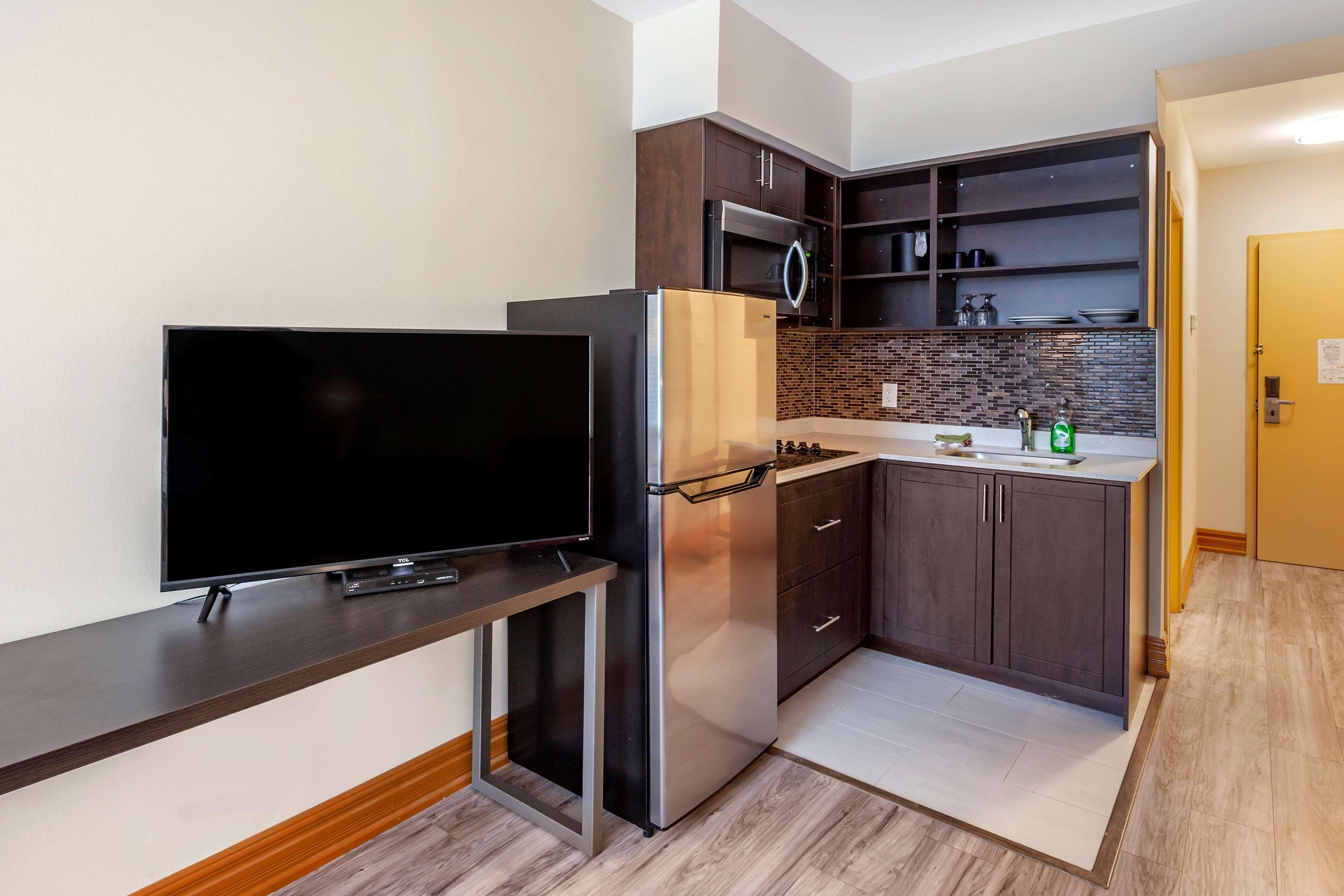 Surestay Plus Hotel By Best Western Кинкардин Экстерьер фото