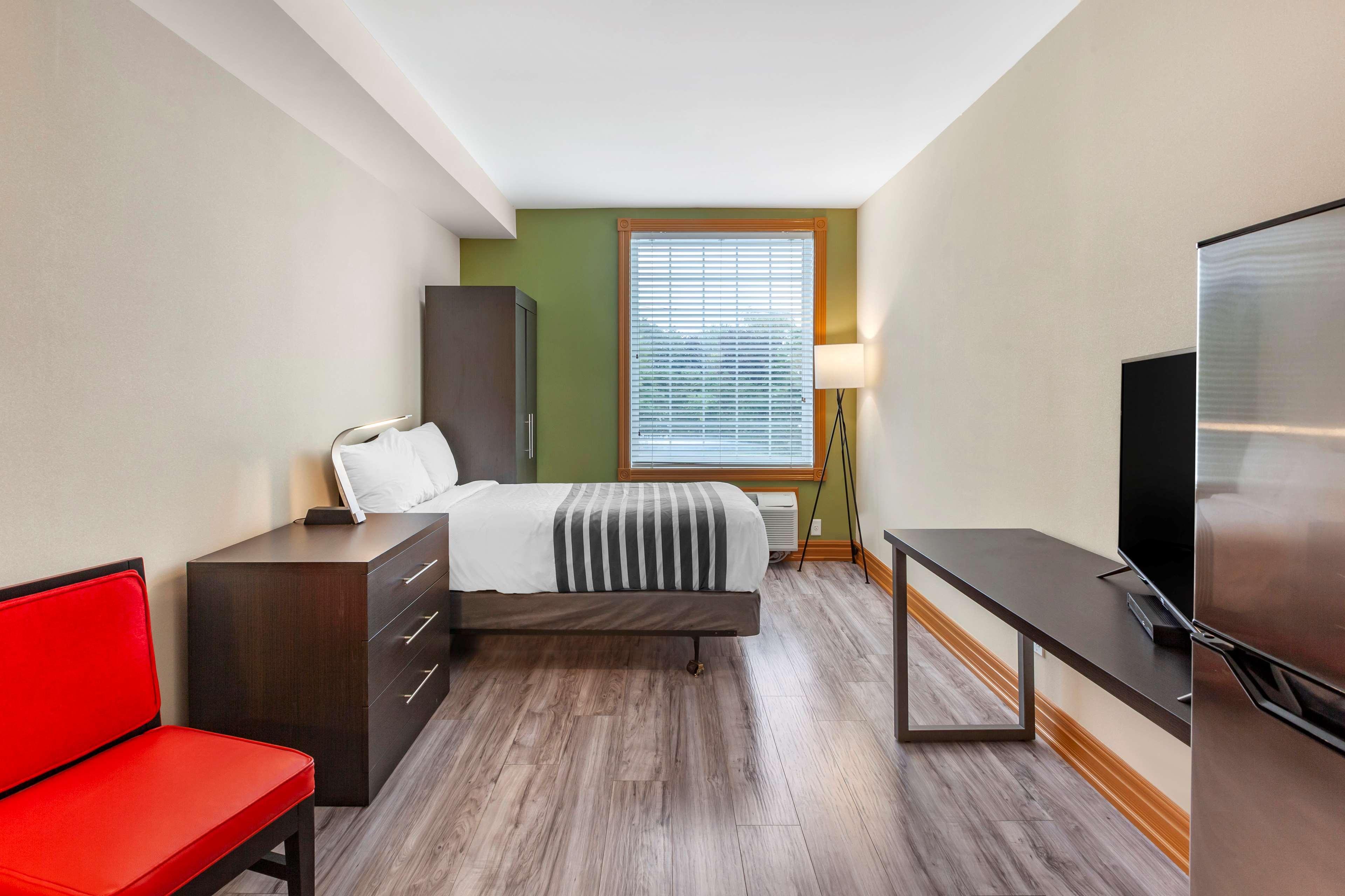 Surestay Plus Hotel By Best Western Кинкардин Экстерьер фото