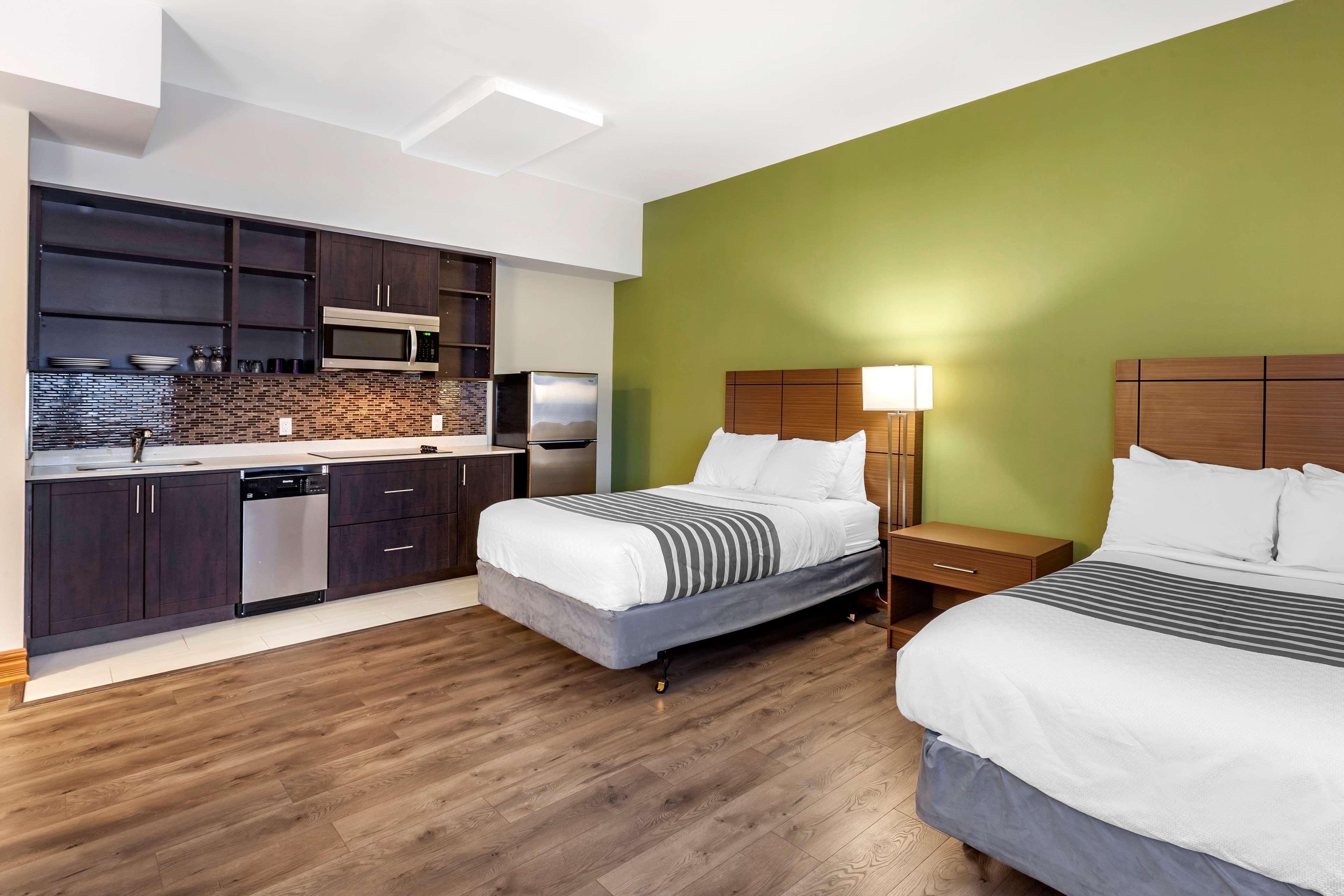 Surestay Plus Hotel By Best Western Кинкардин Экстерьер фото