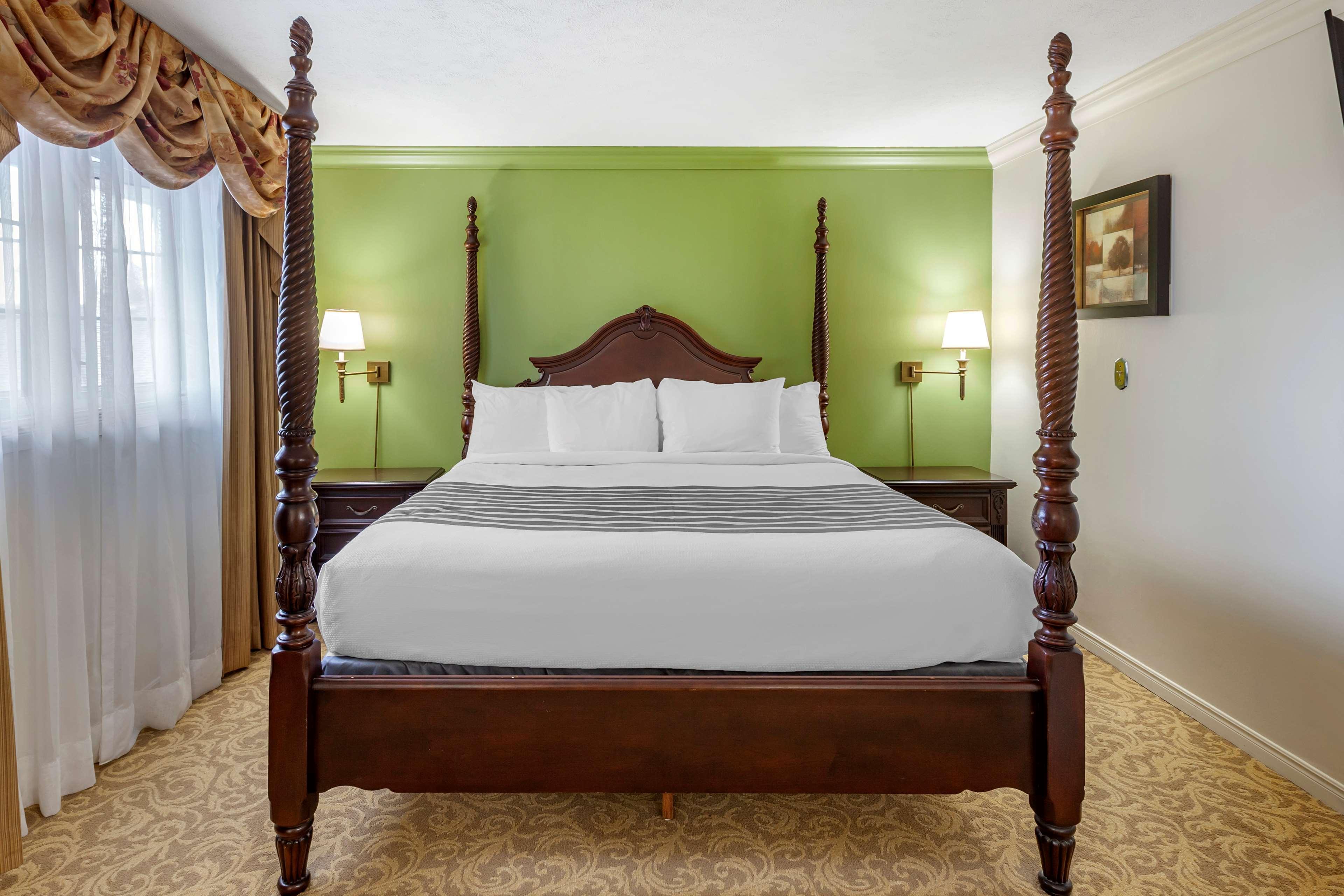 Surestay Plus Hotel By Best Western Кинкардин Экстерьер фото