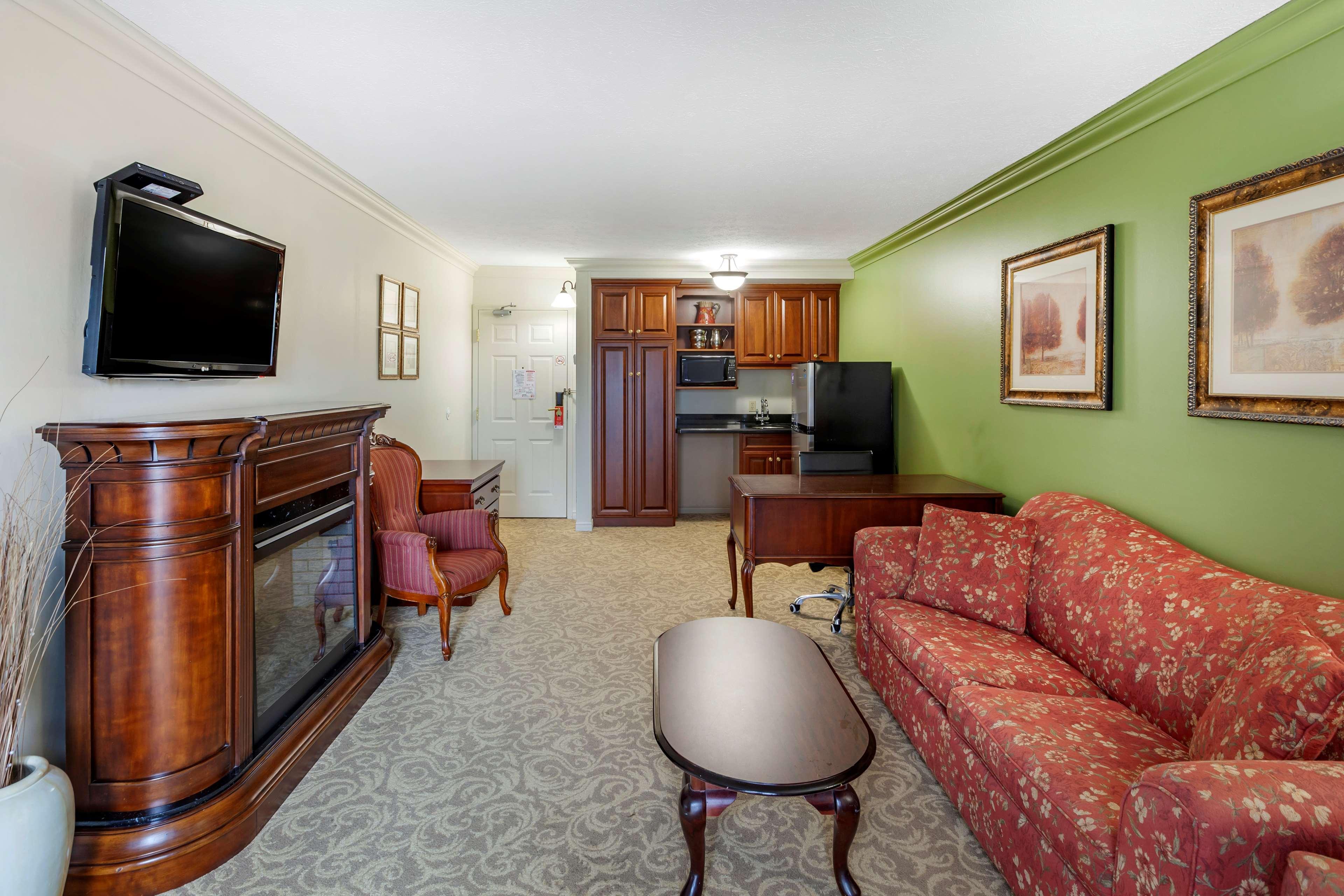 Surestay Plus Hotel By Best Western Кинкардин Экстерьер фото