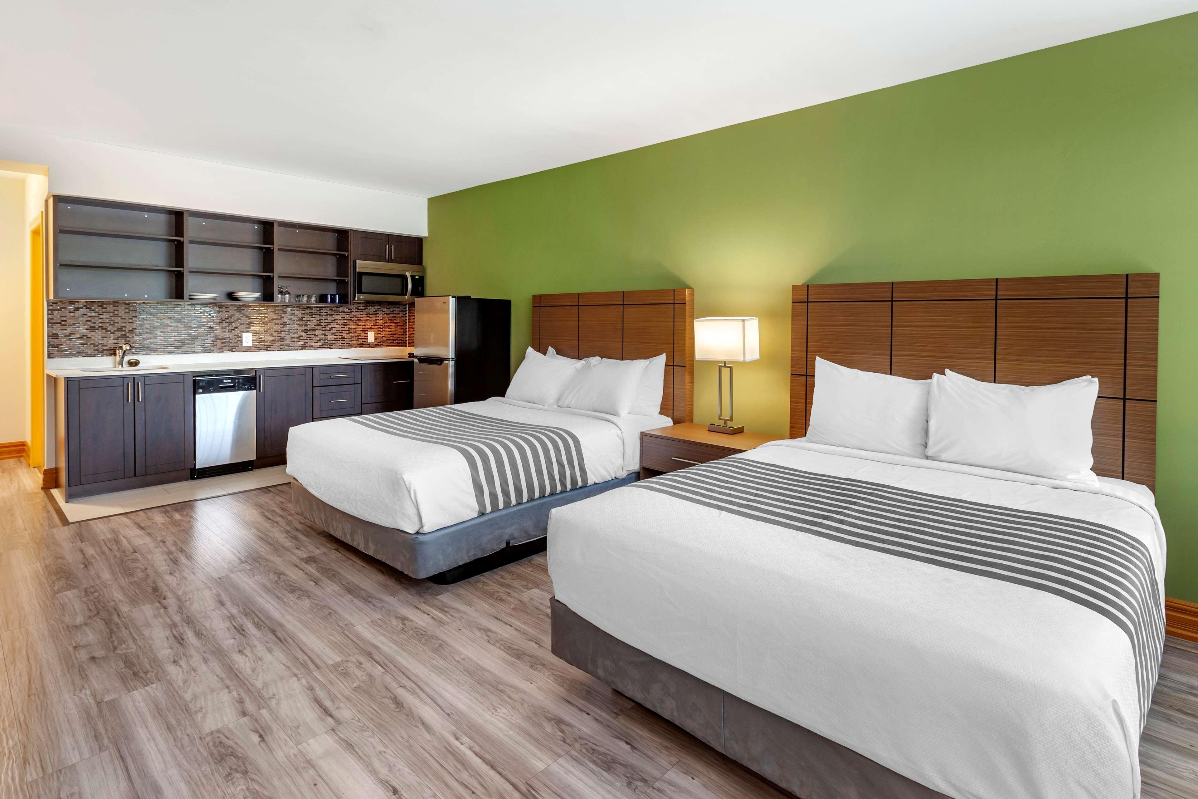 Surestay Plus Hotel By Best Western Кинкардин Экстерьер фото