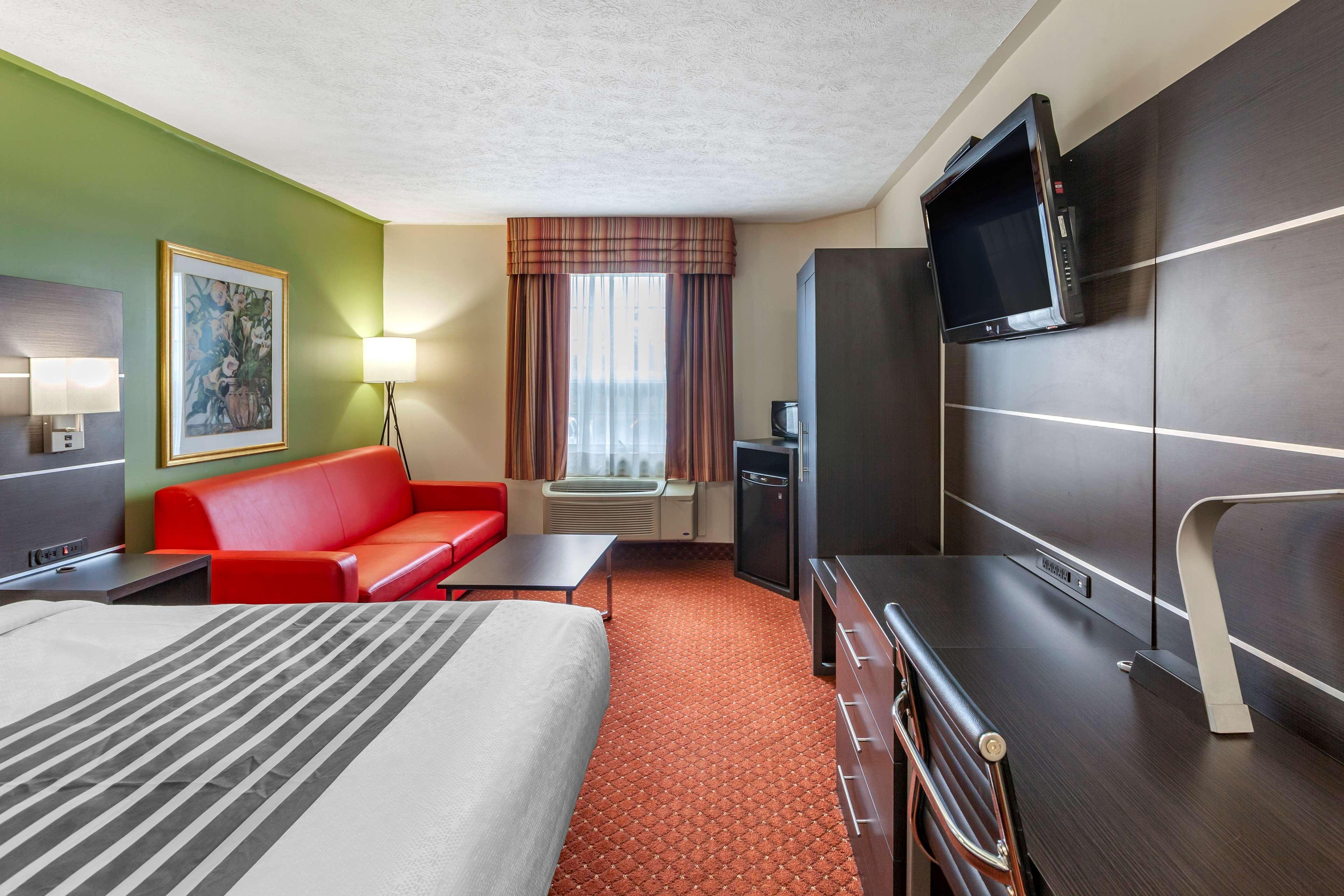 Surestay Plus Hotel By Best Western Кинкардин Экстерьер фото
