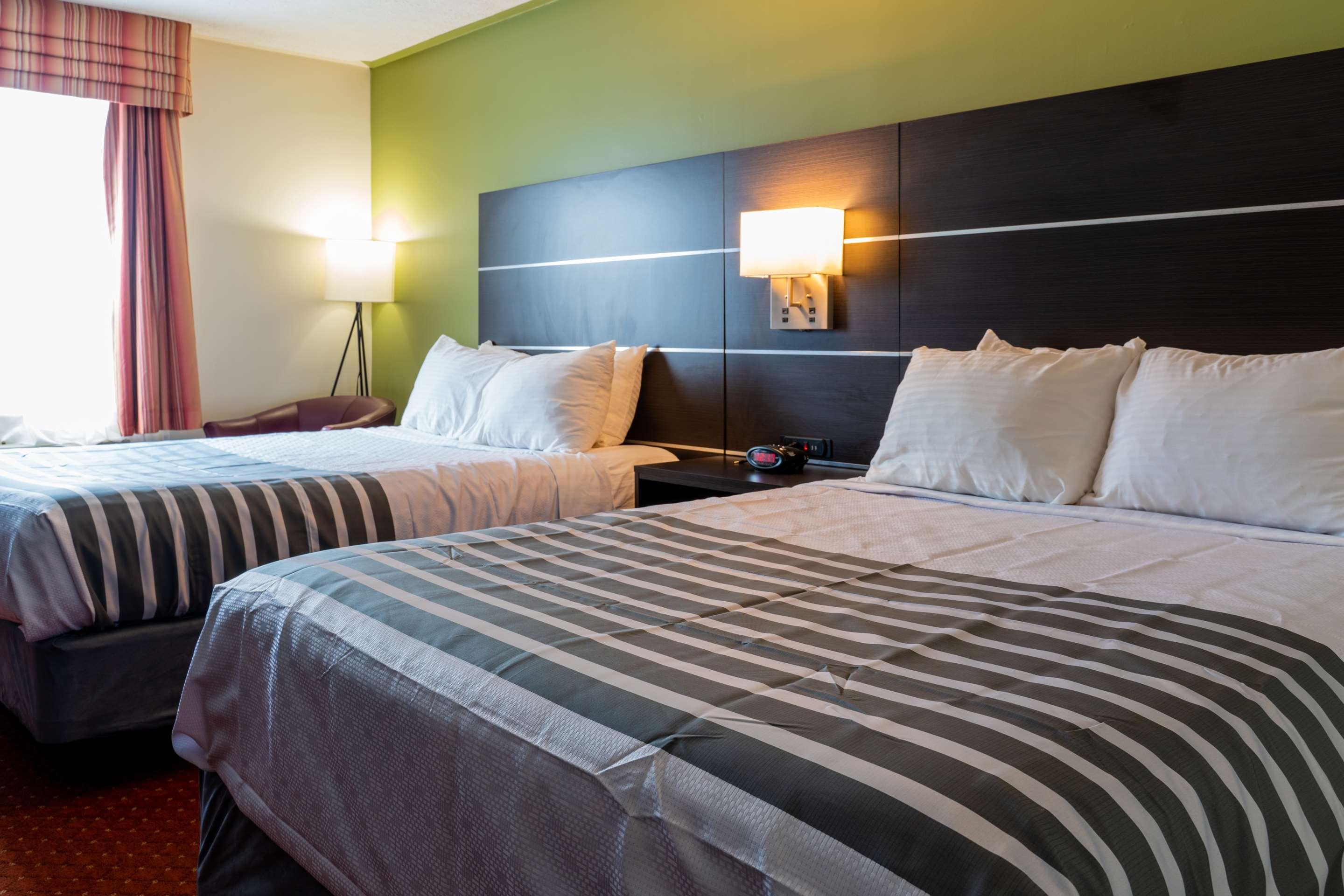 Surestay Plus Hotel By Best Western Кинкардин Экстерьер фото
