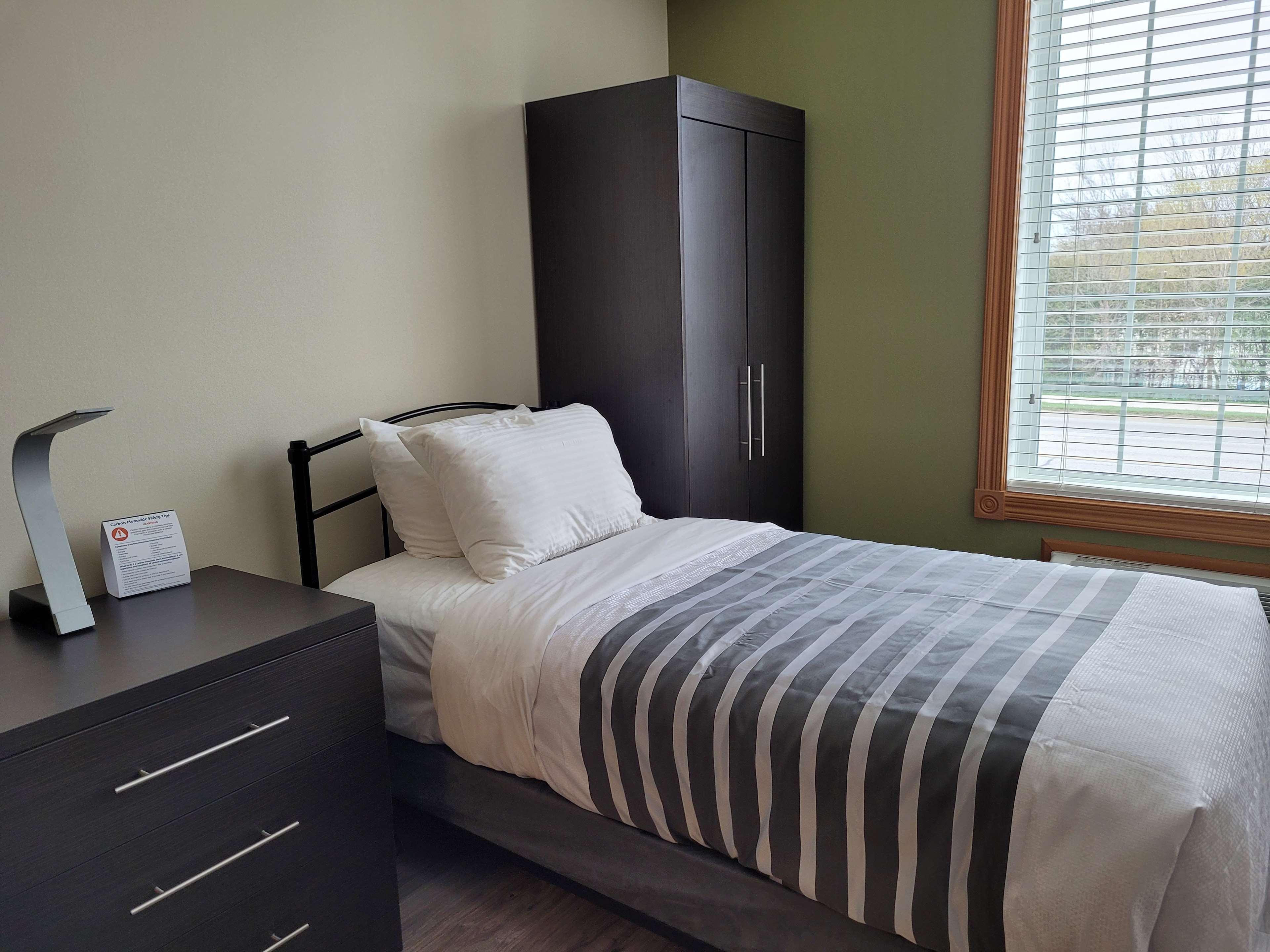 Surestay Plus Hotel By Best Western Кинкардин Экстерьер фото