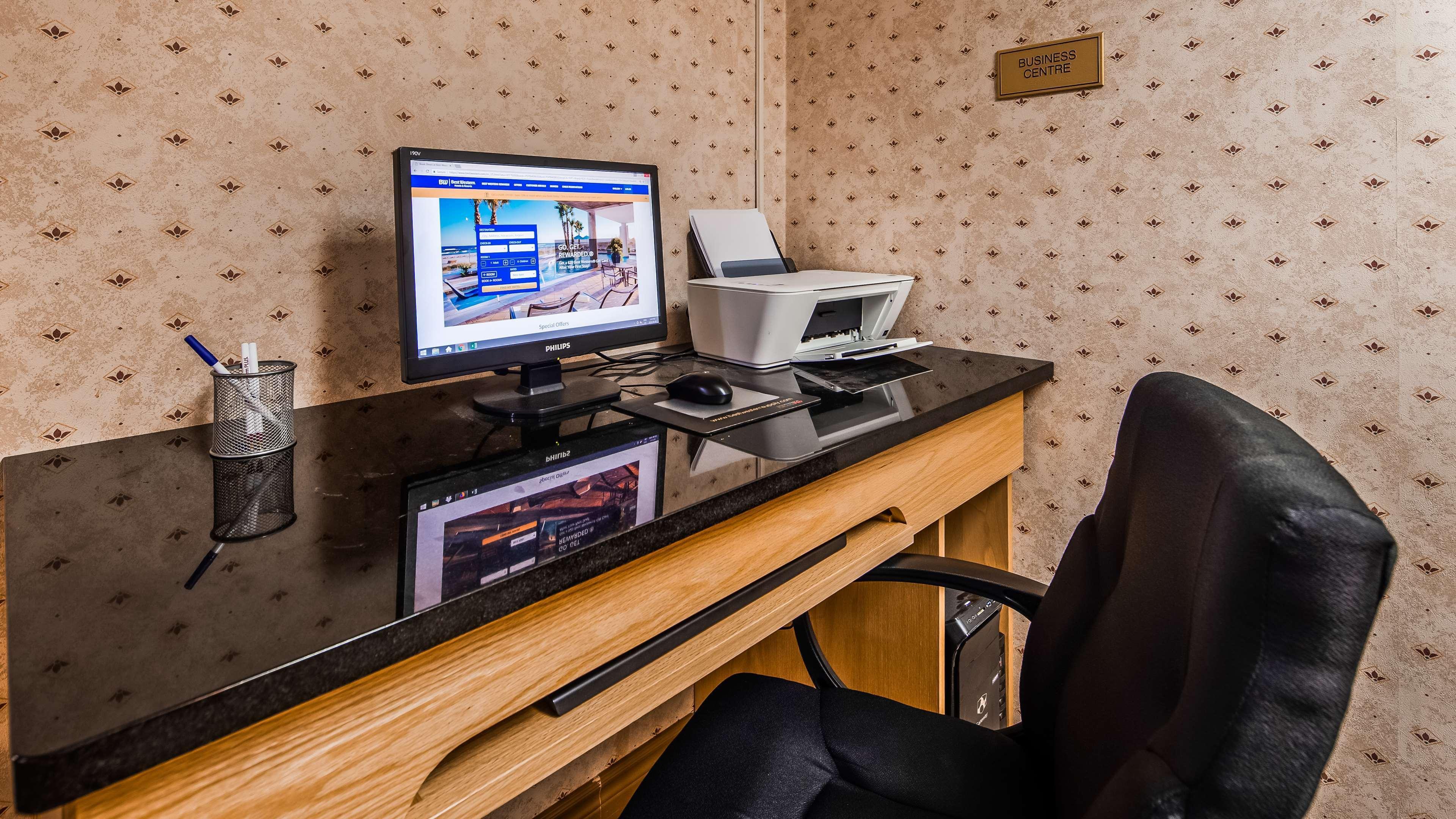 Surestay Plus Hotel By Best Western Кинкардин Экстерьер фото