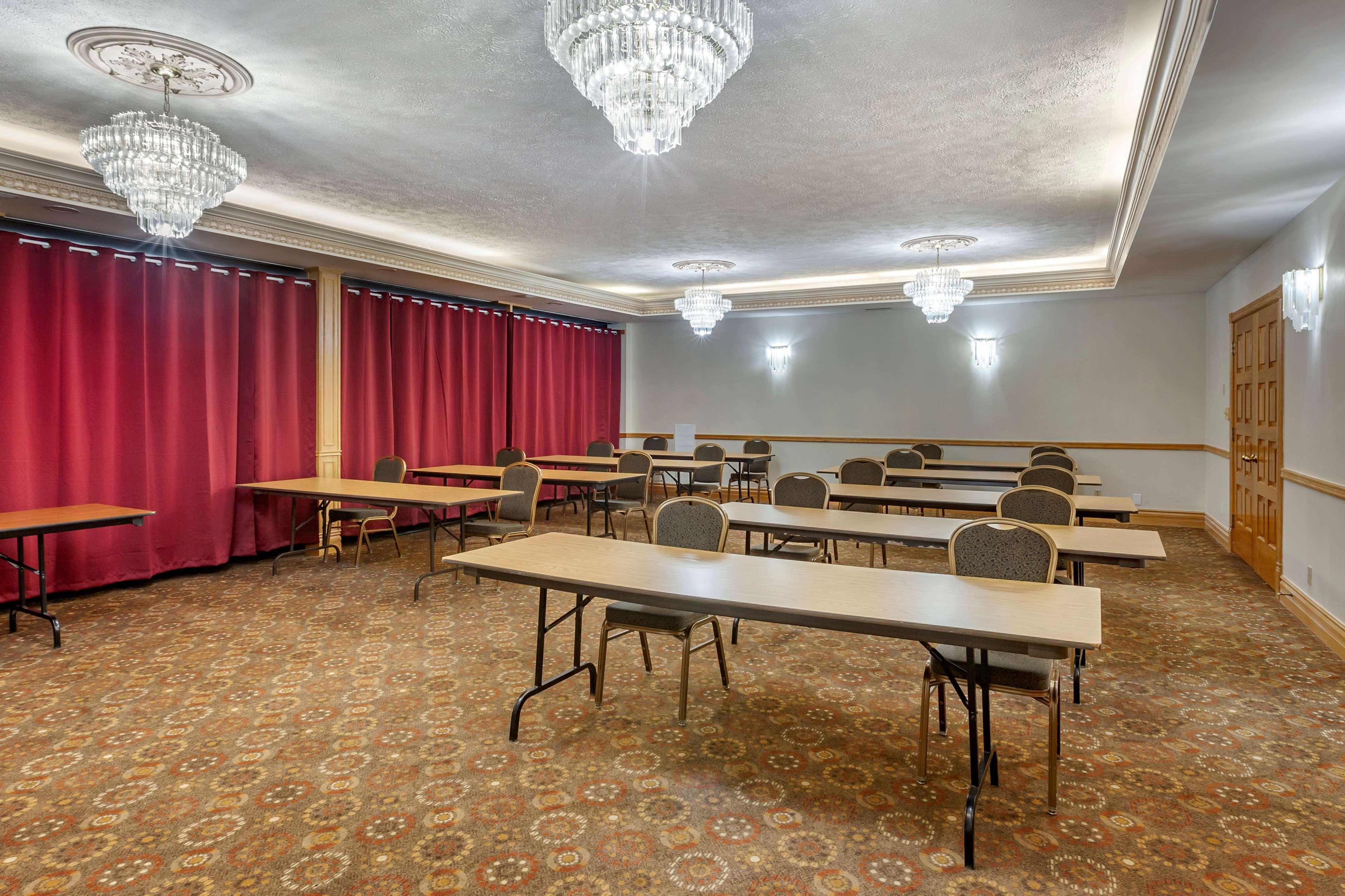 Surestay Plus Hotel By Best Western Кинкардин Экстерьер фото