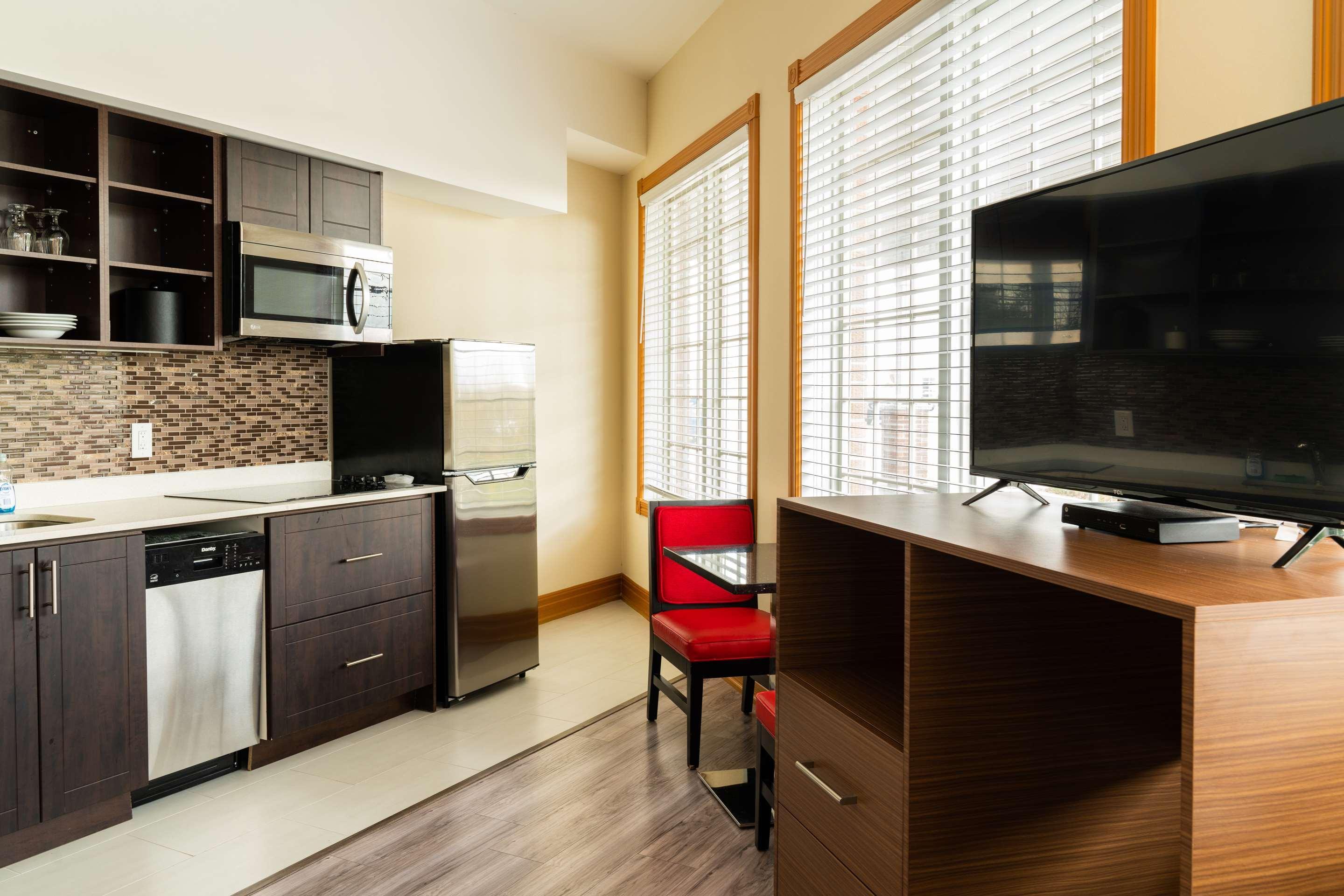 Surestay Plus Hotel By Best Western Кинкардин Экстерьер фото