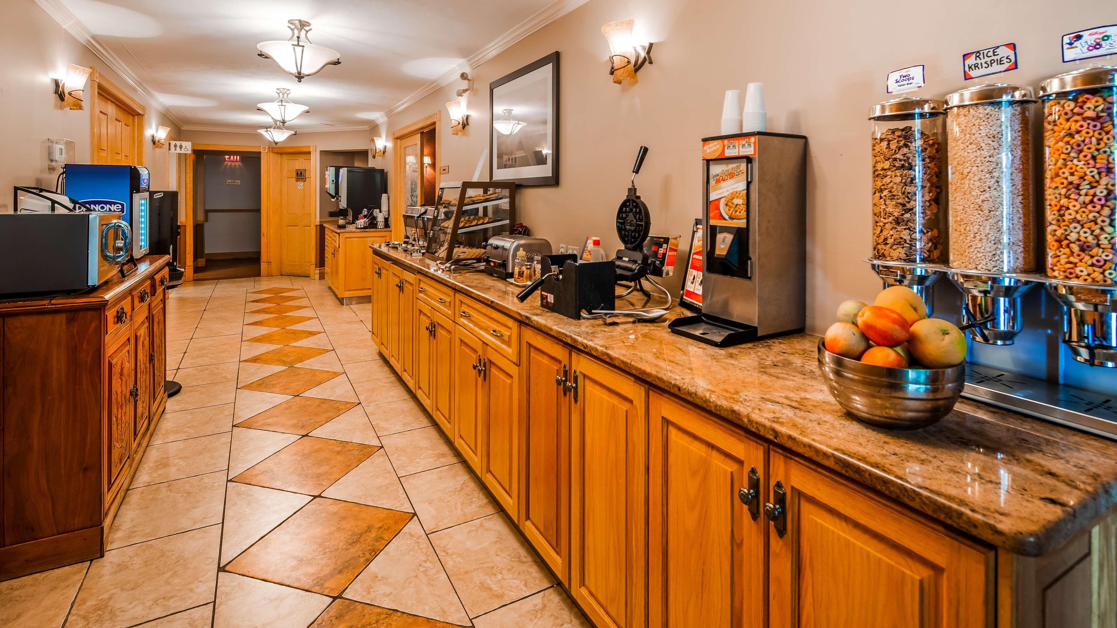 Surestay Plus Hotel By Best Western Кинкардин Экстерьер фото