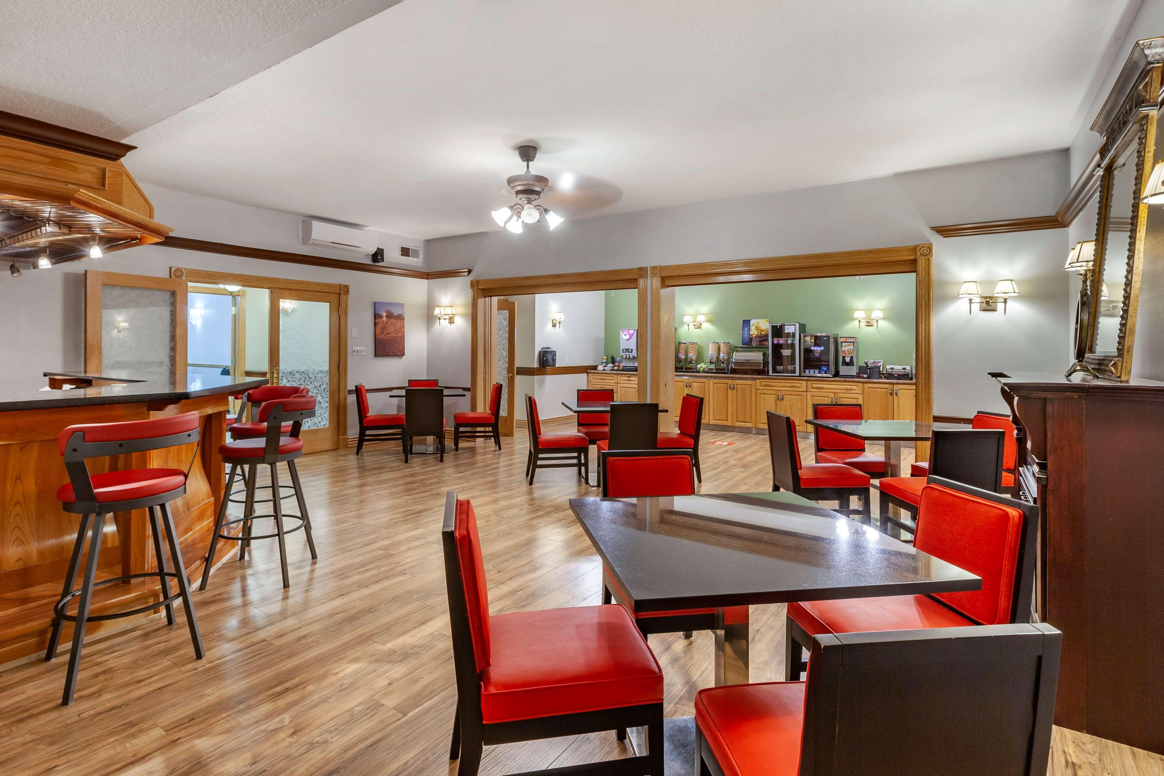 Surestay Plus Hotel By Best Western Кинкардин Экстерьер фото